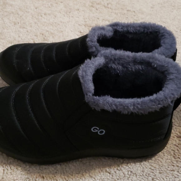 GO Shoes - Picture 2 of 4